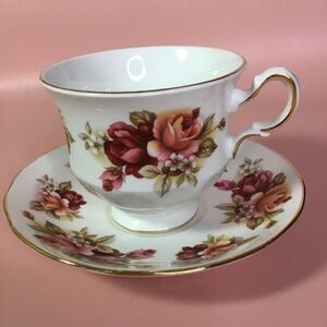 Vintage Queen Anne Fine Bone China Rose Pink/Green Tea Cup Saucer Set England